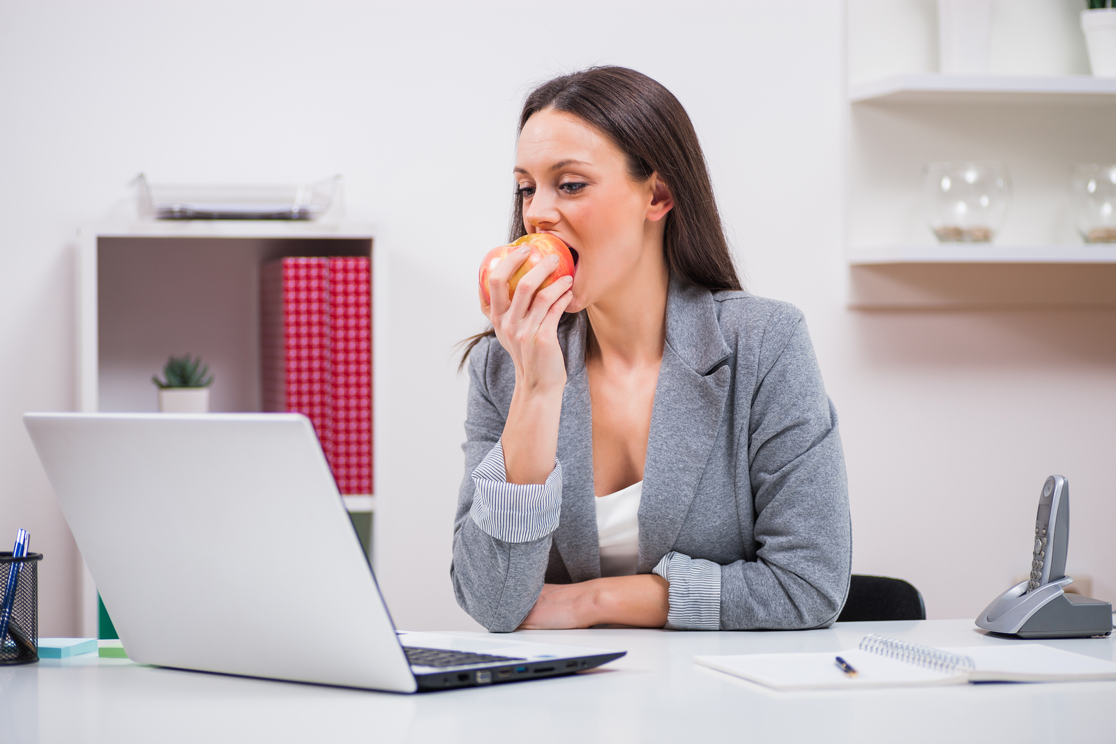 ¿Cómo elegir una colación saludable para llevar al trabajo?